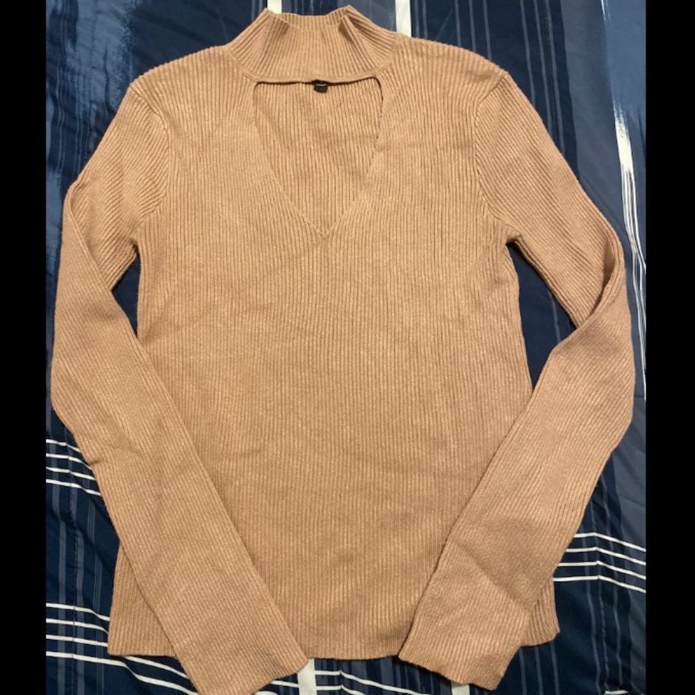 Mint condition-kendal&Kylie blush nude pink long sleeve choker shirt size small